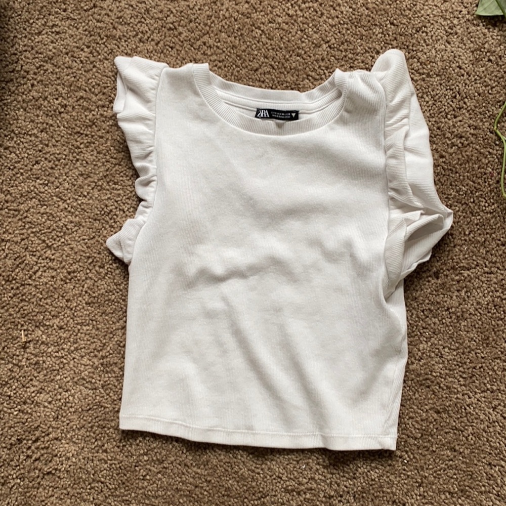 M white Zara cropish top